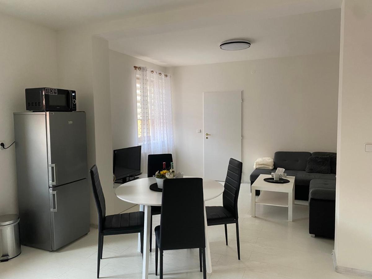 Apartman Simon Cheb Exteriör bild