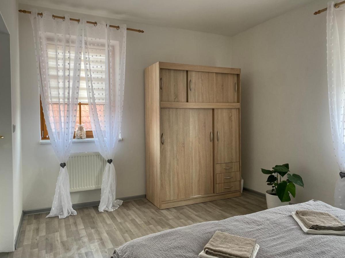 Apartman Simon Cheb Exteriör bild